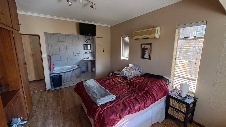 5 Bedroom Property for Sale in Amandelrug Western Cape